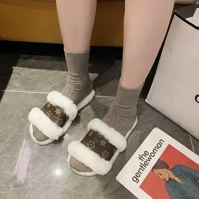 New design fashion female fur slide autumn and winter new indoor plush sandals cold resistant furry slippers, White brown and black
New design fashion female fur slide autumn and winter new indoor plush sandals cold resistant furry slippers, White brown and black