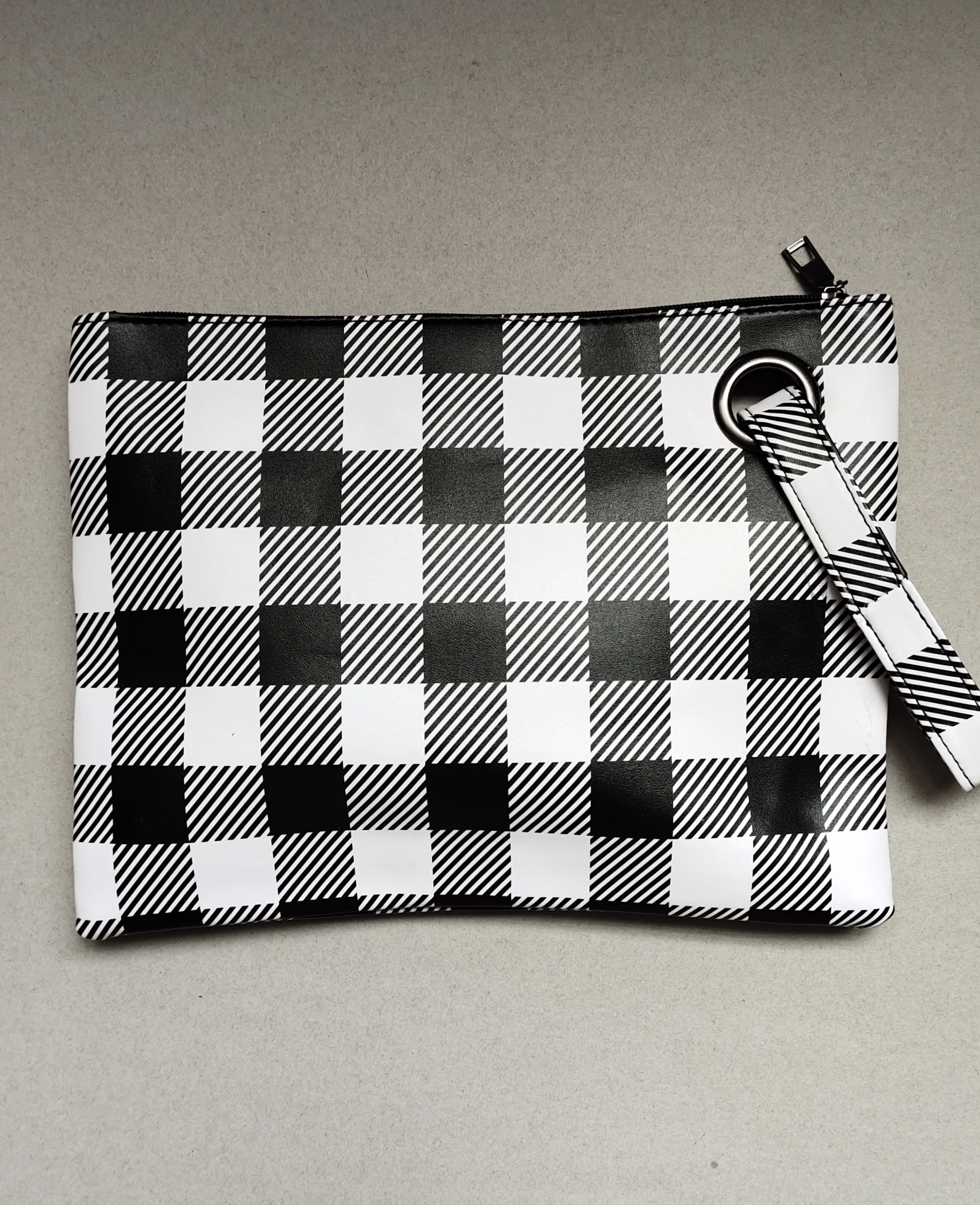 Free samples support OEM new black and red plaid handbag fashion design zipper handbag black and white striped plaid PU glossy b
Free samples support OEM new black and red plaid handbag fashion design zipper handbag black and white striped plaid PU glossy b