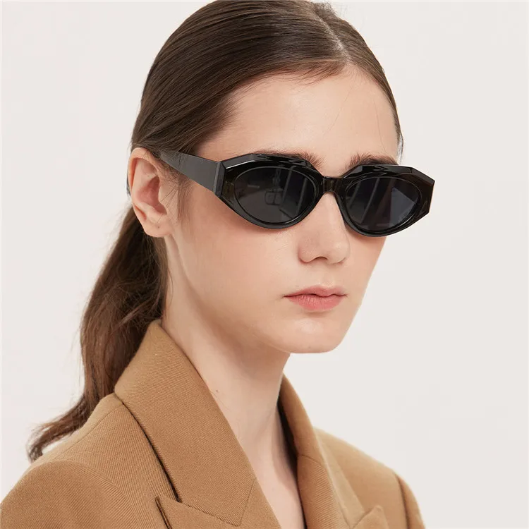 Hot selling Small Square retro Sunglasses Women 2021 Retro Fashion Men rectangle polygon Sun Glasses UV400, Mix color or custom colors
Hot selling Small Square retro Sunglasses Women 2021 Retro Fashion Men rectangle polygon Sun Glasses UV400, Mix color or custom colors