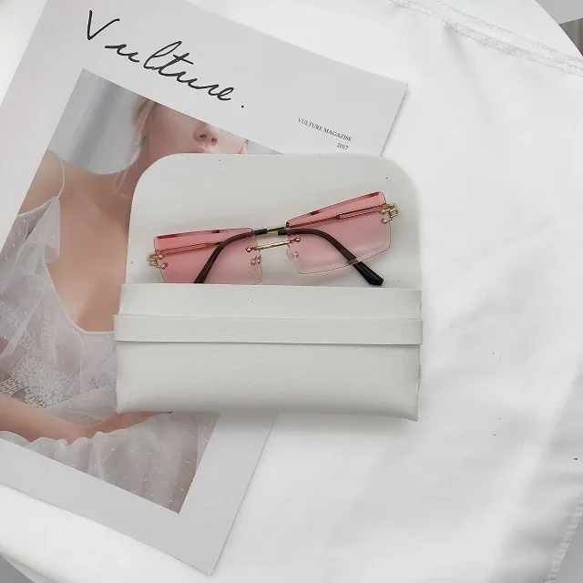 Pouch sunglasses case set black Soft pink sunglasses case and cloth pouch for shades sunglasses packaging, White.black
Pouch sunglasses case set black Soft pink sunglasses case and cloth pouch for shades sunglasses packaging, White.black