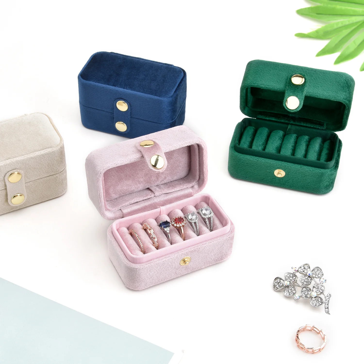 Wholesale luxury custom color and custom logo jewelry packaging velvet wedding ring Box Travel ring jewelry storage box
Wholesale luxury custom color and custom logo jewelry packaging velvet wedding ring Box Travel ring jewelry storage box