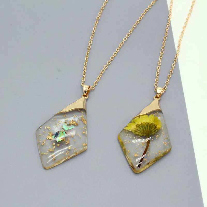 Personality Simple Style Gold Foil Flower Animal Pattern Pendant Necklace Rhombus Flower Necklace
Personality Simple Style Gold Foil Flower Animal Pattern Pendant Necklace Rhombus Flower Necklace