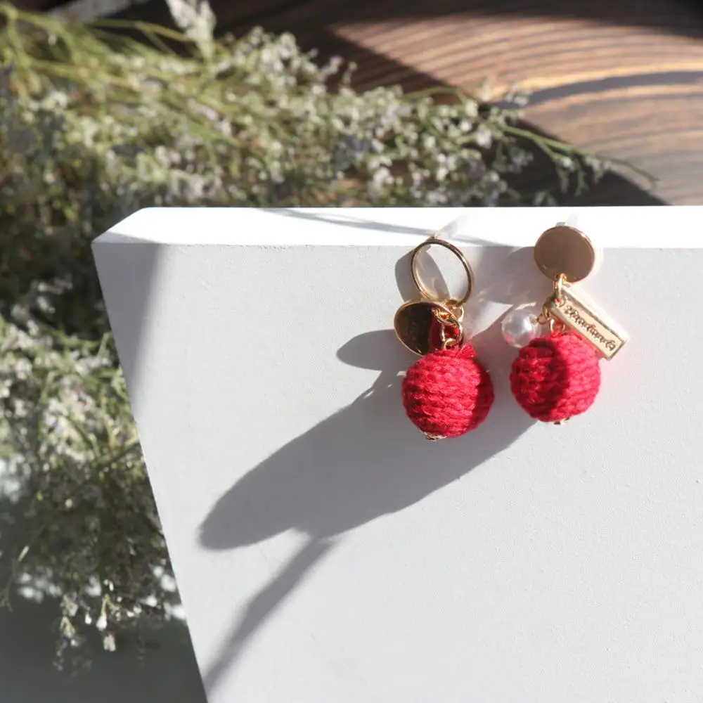 Wholesale Fashion Metal Pearl Fur Ball Earrings Irregular Minimalist Earrings for Women, 14k
Wholesale Fashion Metal Pearl Fur Ball Earrings Irregular Minimalist Earrings for Women, 14k