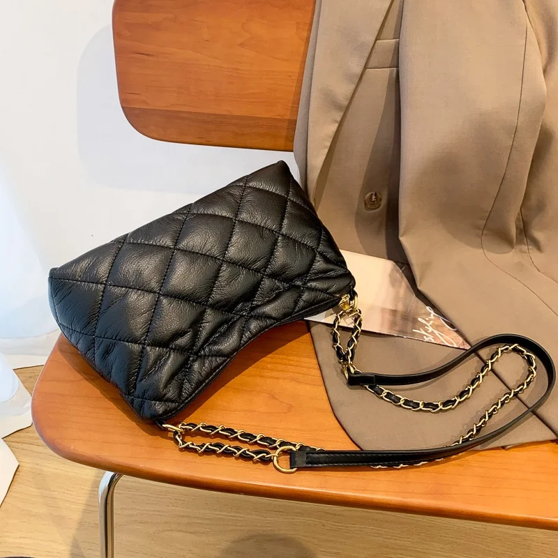 Fashion Stitching PU Leather Cross Chain Strap Shoulder Purse Bags Large Capacity Handbags for Women 2022
Fashion Stitching PU Leather Cross Chain Strap Shoulder Purse Bags Large Capacity Handbags for Women 2022