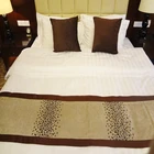 Jiangsu supply different colour and size available custom Hotel bedsheet sets bed runner price