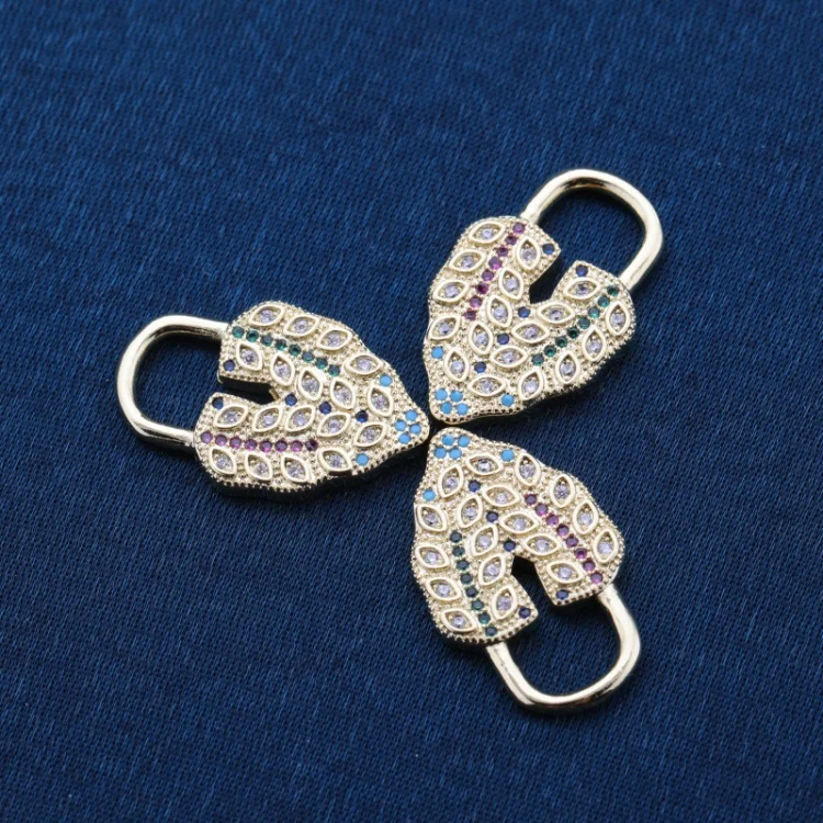 Custom Wholesale Fashion Korean Gold Plated Zircon Brass Heart Lock Design DIY Jewelry Accessory for Bracelet Necklace Making
Custom Wholesale Fashion Korean Gold Plated Zircon Brass Heart Lock Design DIY Jewelry Accessory for Bracelet Necklace Making