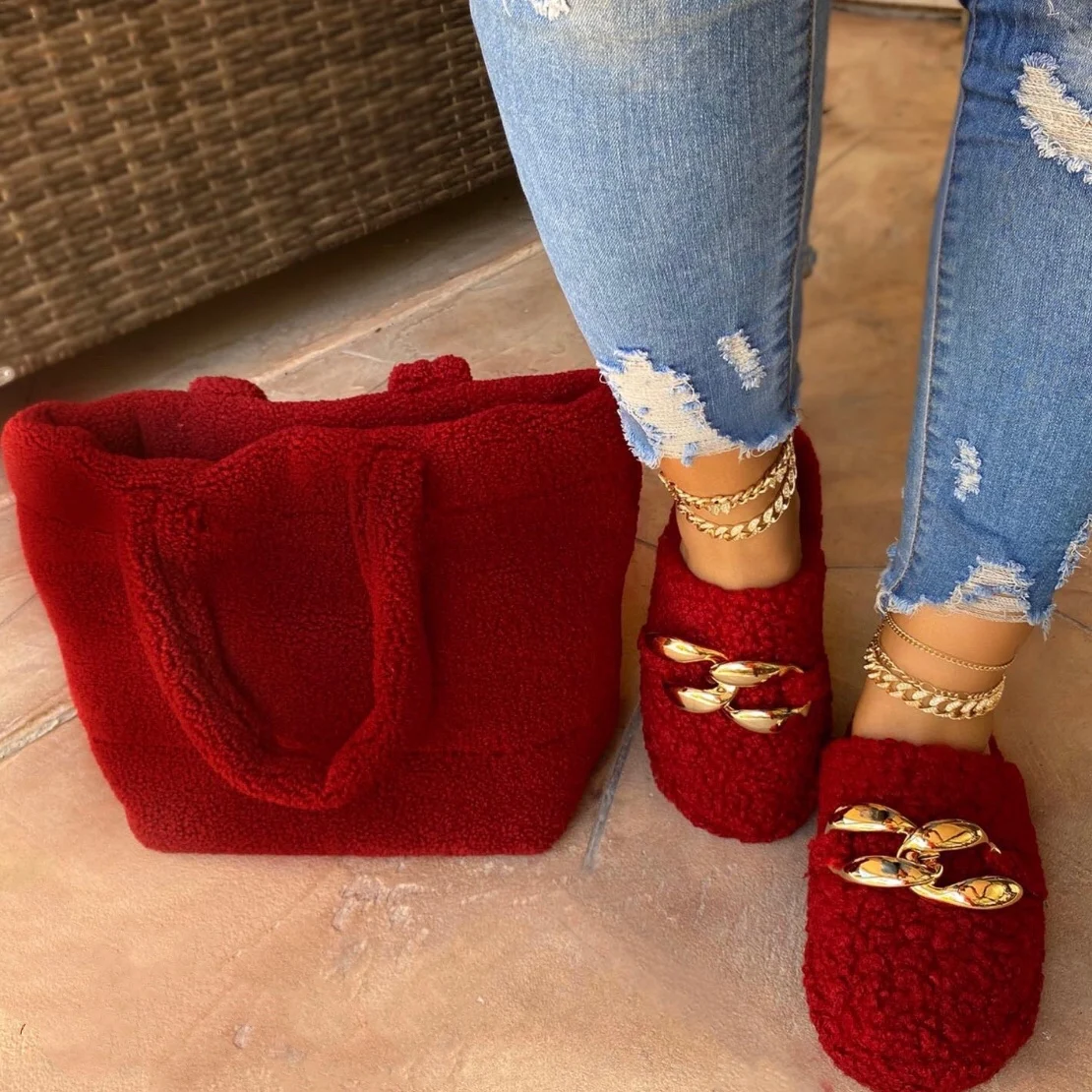 New Design faux fur Women Sandals Fashion Flat Fluffy Slipper Soft Sole Women slippers plush fur slides, Customized color
New Design faux fur Women Sandals Fashion Flat Fluffy Slipper Soft Sole Women slippers plush fur slides, Customized color