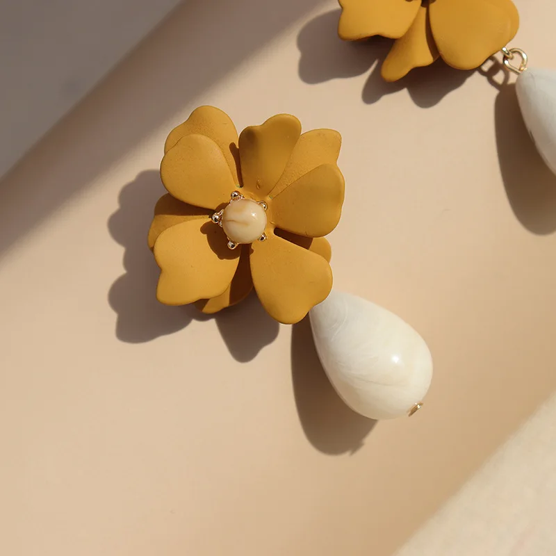 Korean fashion vintage earrings flower shape drop earrings jewellery stud earrings for women wholesale, Yellow
Korean fashion vintage earrings flower shape drop earrings jewellery stud earrings for women wholesale, Yellow