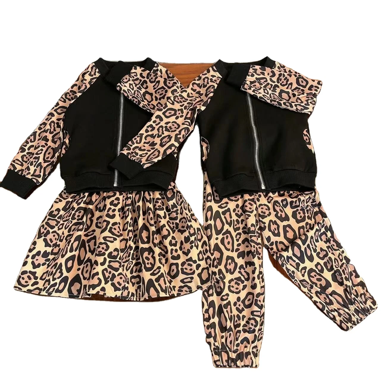 High-end children's clothing boys and girls autumn sibling suits 2021 new children's sports western-style skirts
High-end children's clothing boys and girls autumn sibling suits 2021 new children's sports western-style skirts