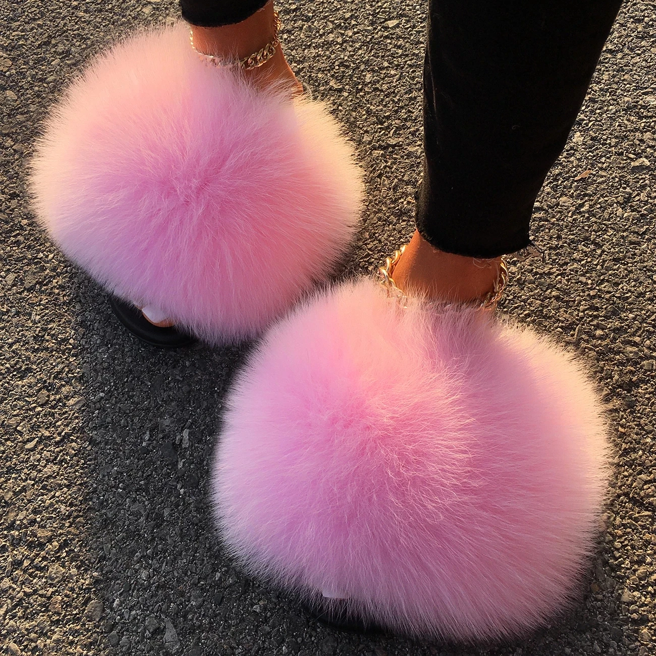 Custom Logo Colorful Real Fox Fur Slippers Popular Wholesale Summer Fur Slides Fluffy Soft Women's Large Fur Slides, Customized color
Custom Logo Colorful Real Fox Fur Slippers Popular Wholesale Summer Fur Slides Fluffy Soft Women's Large Fur Slides, Customized color