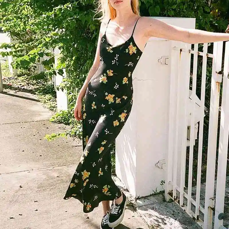 2021 New Arrival Women summer spaghetti strap Floral printed sexy dress women ladies dresses
2021 New Arrival Women summer spaghetti strap Floral printed sexy dress women ladies dresses