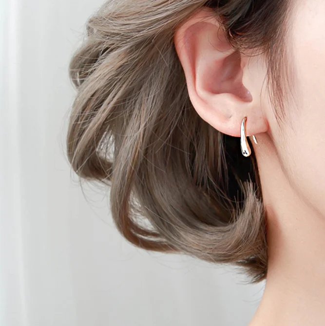 925 silver hot sale fashion simple and personalized stud earrings women, Silver color
925 silver hot sale fashion simple and personalized stud earrings women, Silver color