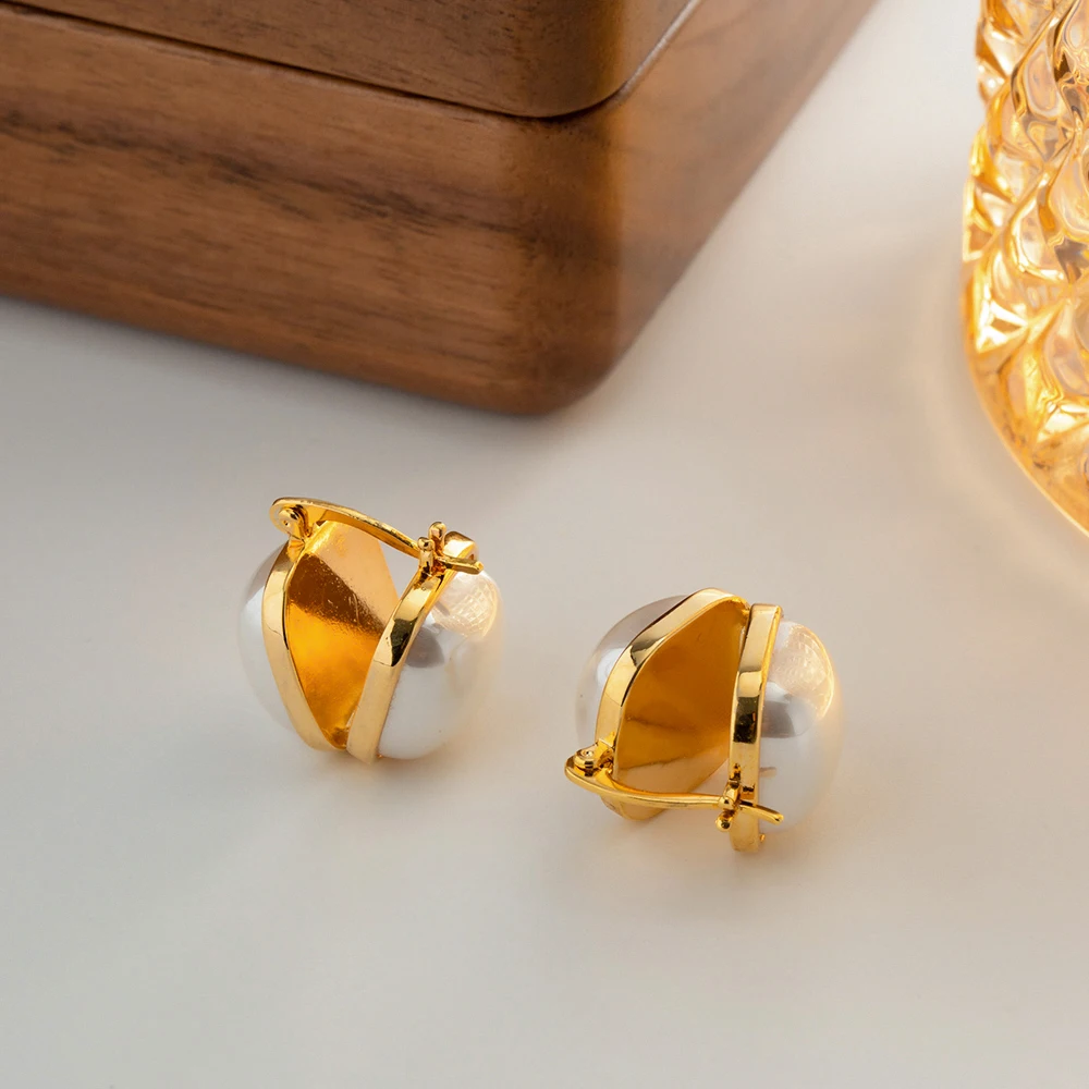 Ins 18K Gold Plated Stainless Steel Jewelry Gift imitation shell pearl Clip Earrings For Girls
Ins 18K Gold Plated Stainless Steel Jewelry Gift imitation shell pearl Clip Earrings For Girls