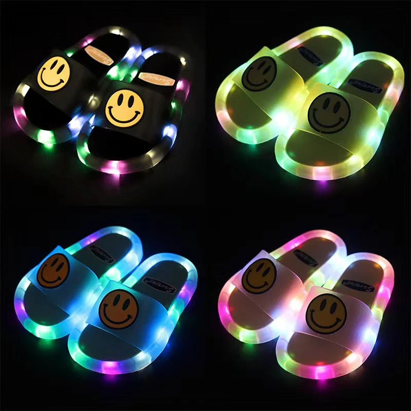 Luminous Slippers Children Shoes Comfortable Led Light Kid Baby Home Shoes Cool Cartoon Smile Pattern Soft PVC Non-slip Footwear
Luminous Slippers Children Shoes Comfortable Led Light Kid Baby Home Shoes Cool Cartoon Smile Pattern Soft PVC Non-slip Footwear