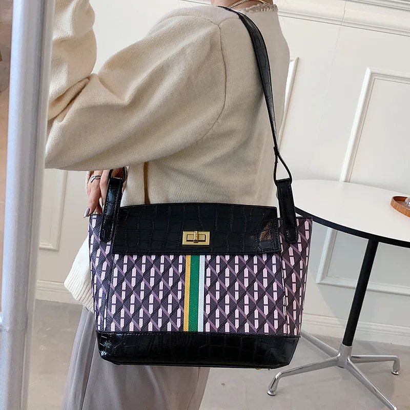Guangzhou leather bag manufactures fashion ladies shopping bags women luxury tote handbags
Guangzhou leather bag manufactures fashion ladies shopping bags women luxury tote handbags