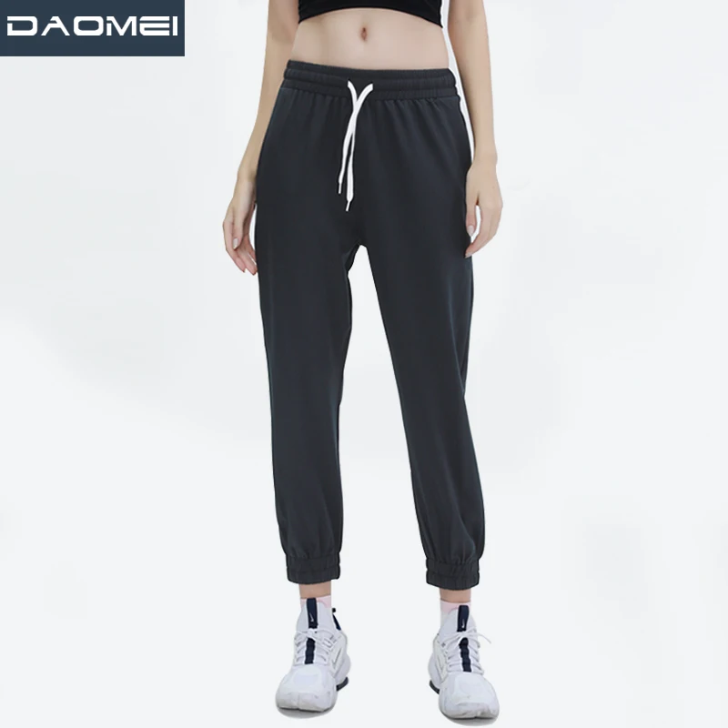 Custom Blank Women's Sportswear Plain Loose Sports Fitness Athletic Sweatpants Gym Jogging Pants With Side Pockets, Black white green
Custom Blank Women's Sportswear Plain Loose Sports Fitness Athletic Sweatpants Gym Jogging Pants With Side Pockets, Black white green