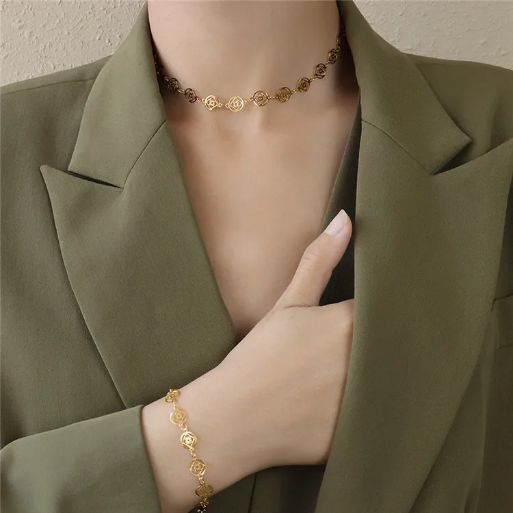 Hollow Pattern Round Necklace Clavicle Necklace Titanium Steel Bracelet Jewelry Set Women, Picture shows
Hollow Pattern Round Necklace Clavicle Necklace Titanium Steel Bracelet Jewelry Set Women, Picture shows