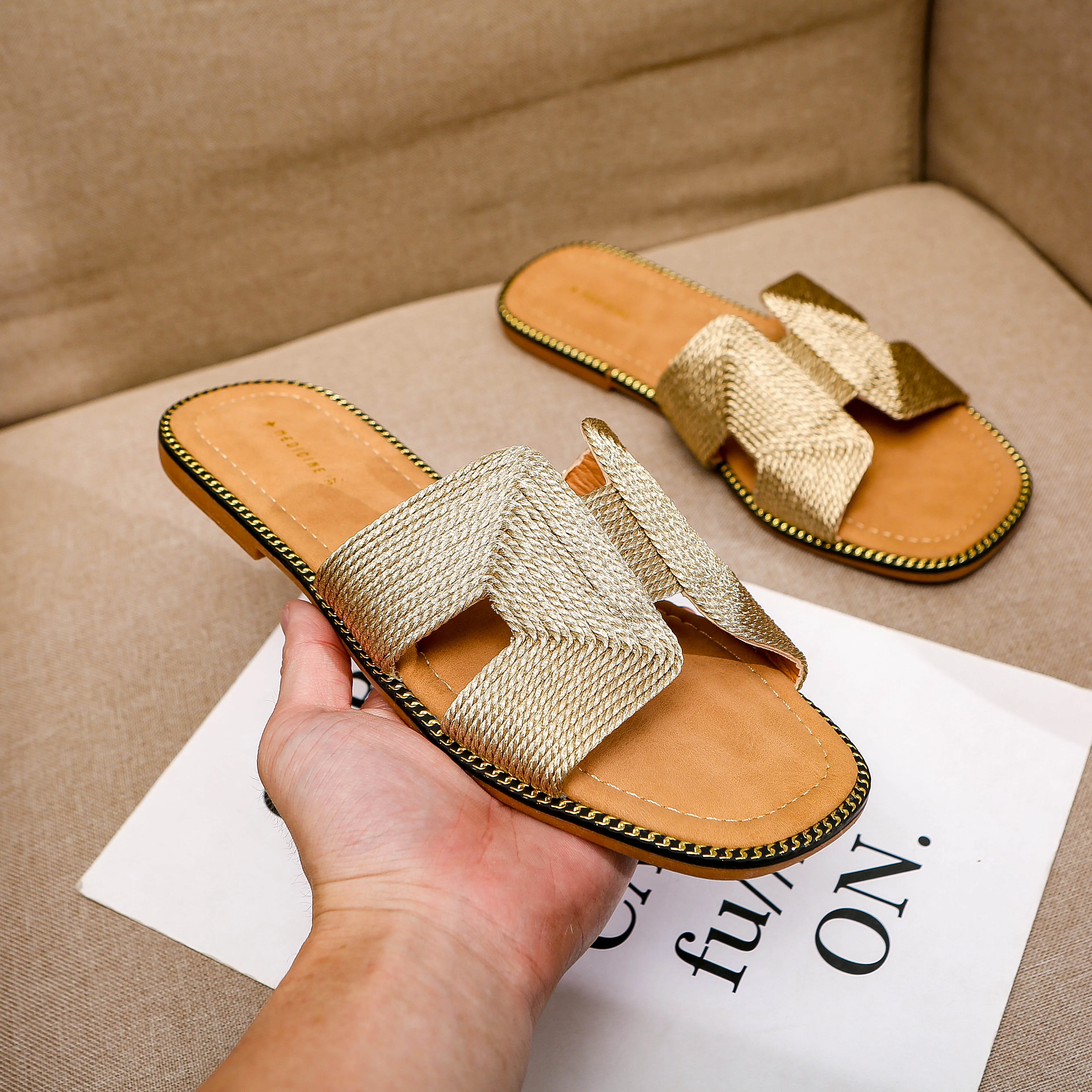New design women's flat slide sandals slip on litchi H flat mule slippers ladies 
New design women's flat slide sandals slip on litchi H flat mule slippers ladies