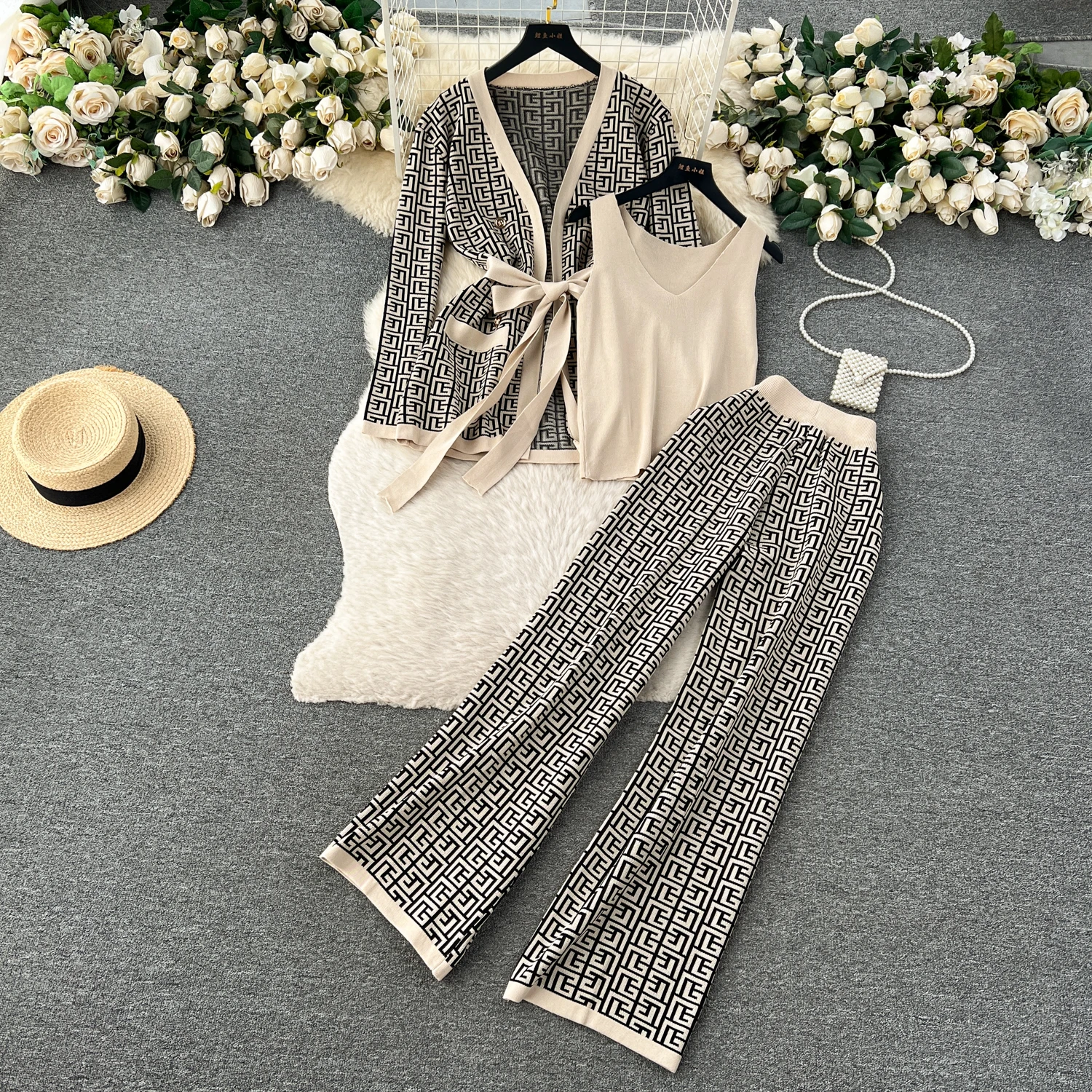 Casual Loose 3 Piece Set For Women Top And Printed Knitted Pants Set American Clothing Wholesale
Casual Loose 3 Piece Set For Women Top And Printed Knitted Pants Set American Clothing Wholesale