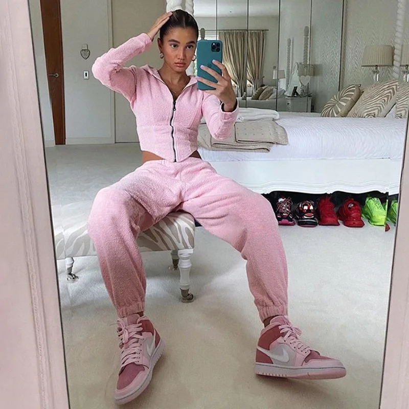 2020 new arrivals autumn designs women two pieces hooded top with full length casual pants set
2020 new arrivals autumn designs women two pieces hooded top with full length casual pants set
