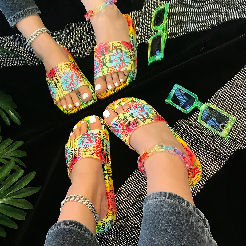 2021 Summer New Creative Graffiti Style Flat Women's Slippers Custom Outdoor Indoor Ladies Home Slippers, Black graffiti, yellow graffiti
2021 Summer New Creative Graffiti Style Flat Women's Slippers Custom Outdoor Indoor Ladies Home Slippers, Black graffiti, yellow graffiti