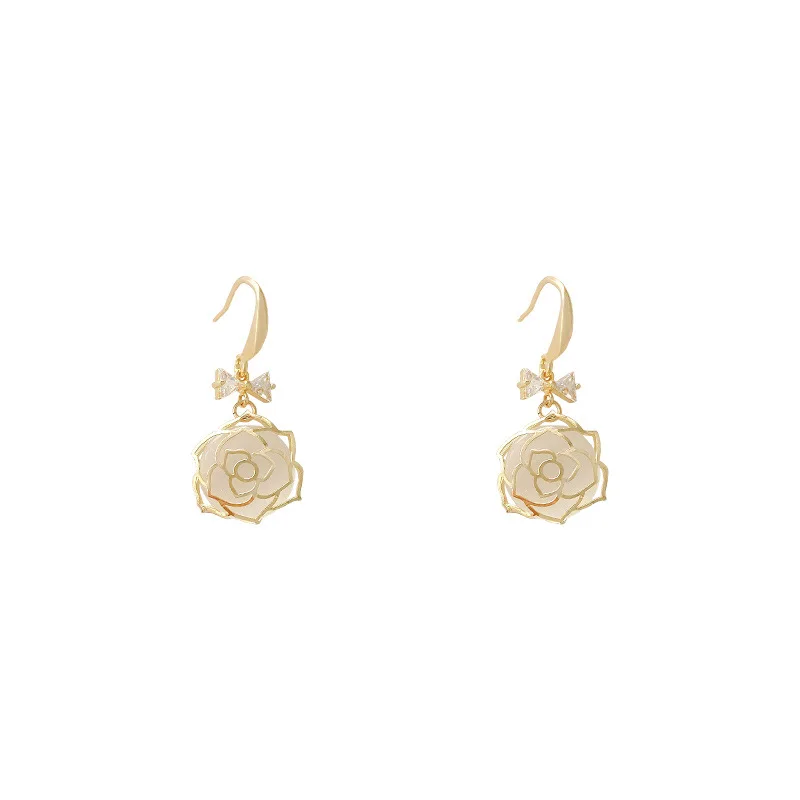 Elegant Hanging Camelia Rose Flower Dangle Earrings For Women With Environmental Alloy Anti Allergy
Elegant Hanging Camelia Rose Flower Dangle Earrings For Women With Environmental Alloy Anti Allergy