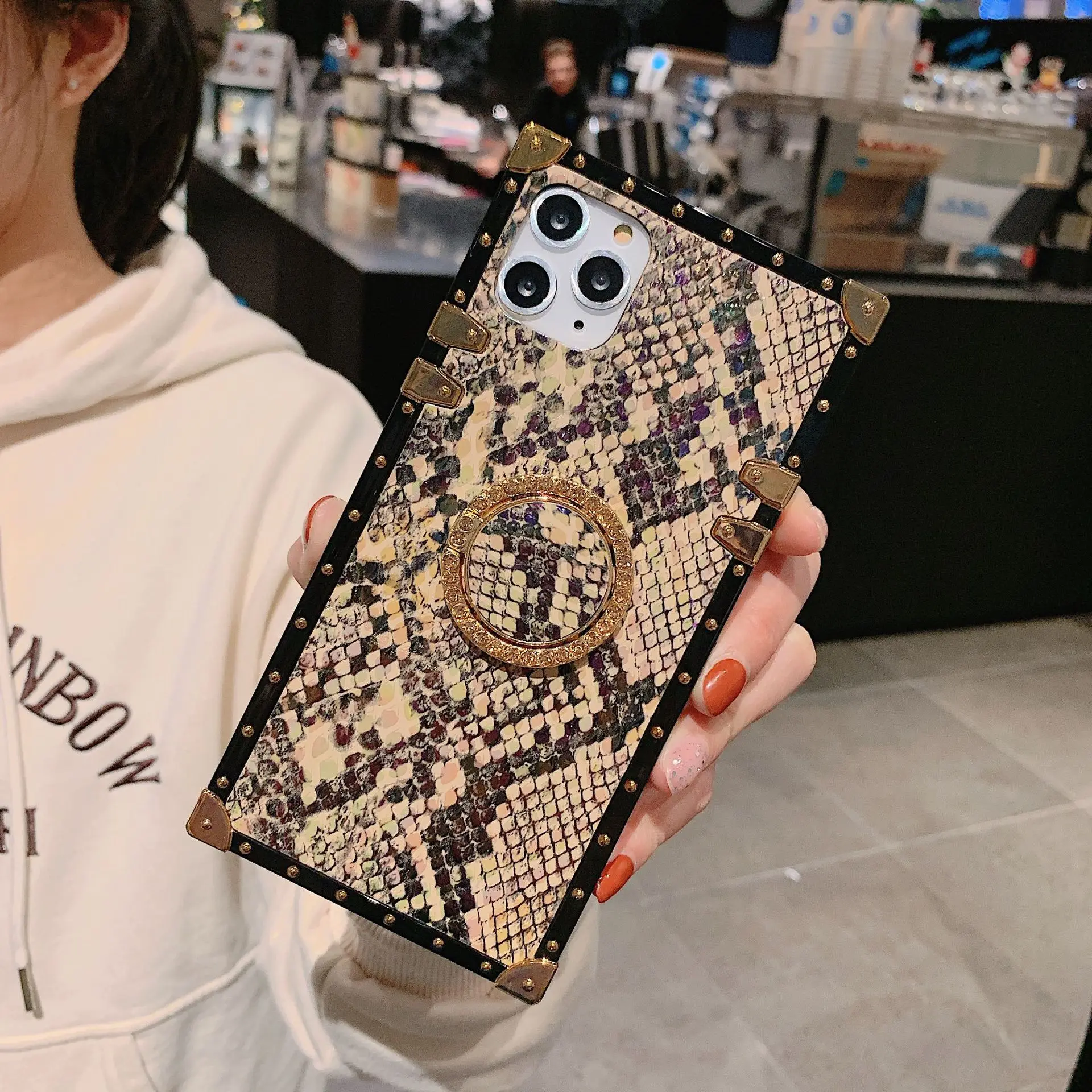 Luxury brand Bling Shinning Diamond trunk square phone case designer Women protective sleeve for iphone 12 11 pro Custom LOGO, Multi-color, can be customized
Luxury brand Bling Shinning Diamond trunk square phone case designer Women protective sleeve for iphone 12 11 pro Custom LOGO, Multi-color, can be customized