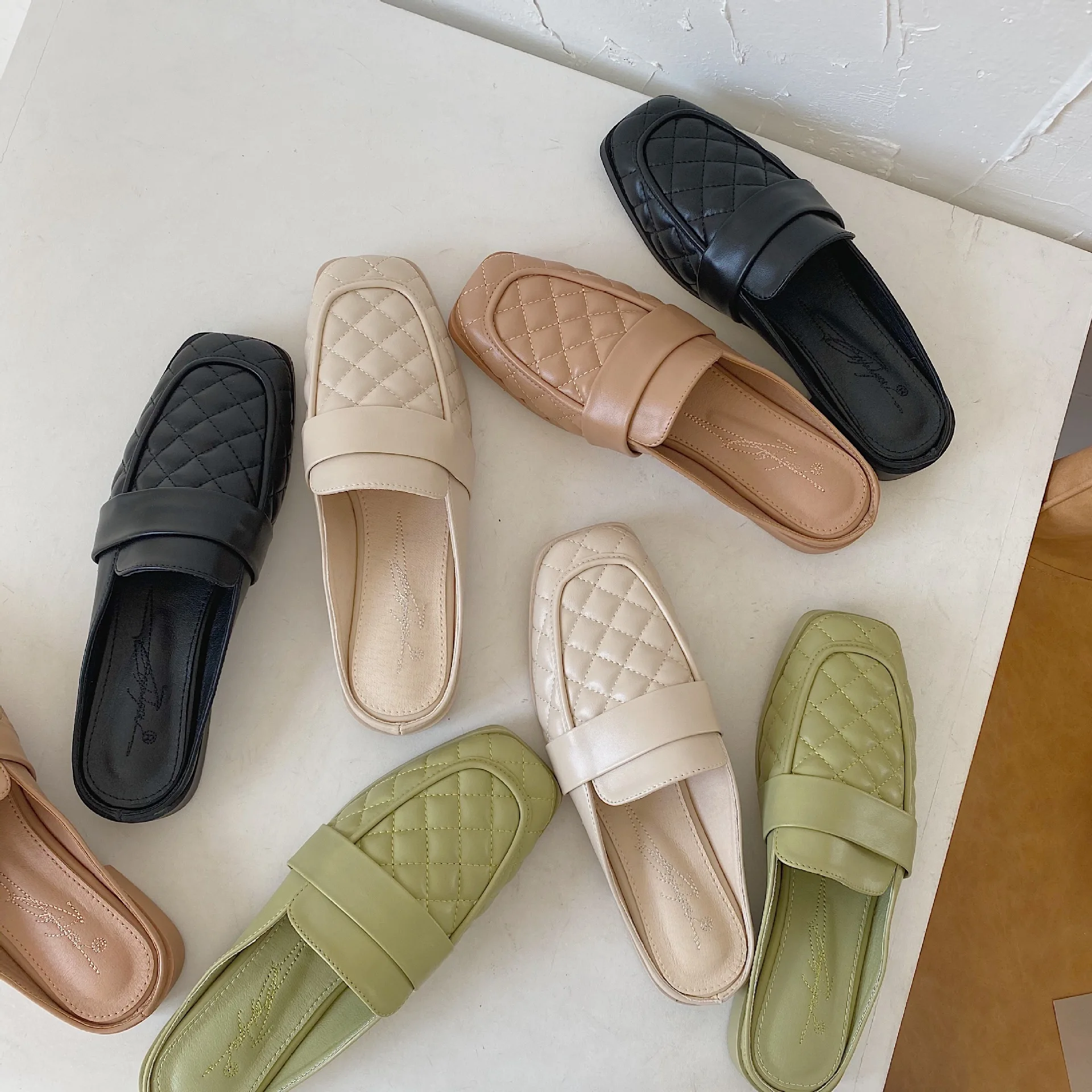 2020 Ladies Low Heel White Crossed Slippers with strap square toe sandals, As picture show or customized
2020 Ladies Low Heel White Crossed Slippers with strap square toe sandals, As picture show or customized