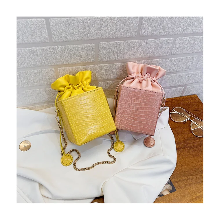 Luxury Women Alligator Chains Flap Simple Drawstring Designer Flap Shoulder Purse Lady Ins Stone Pattern Crossbody Bag Messenger, Customized color
Luxury Women Alligator Chains Flap Simple Drawstring Designer Flap Shoulder Purse Lady Ins Stone Pattern Crossbody Bag Messenger, Customized color