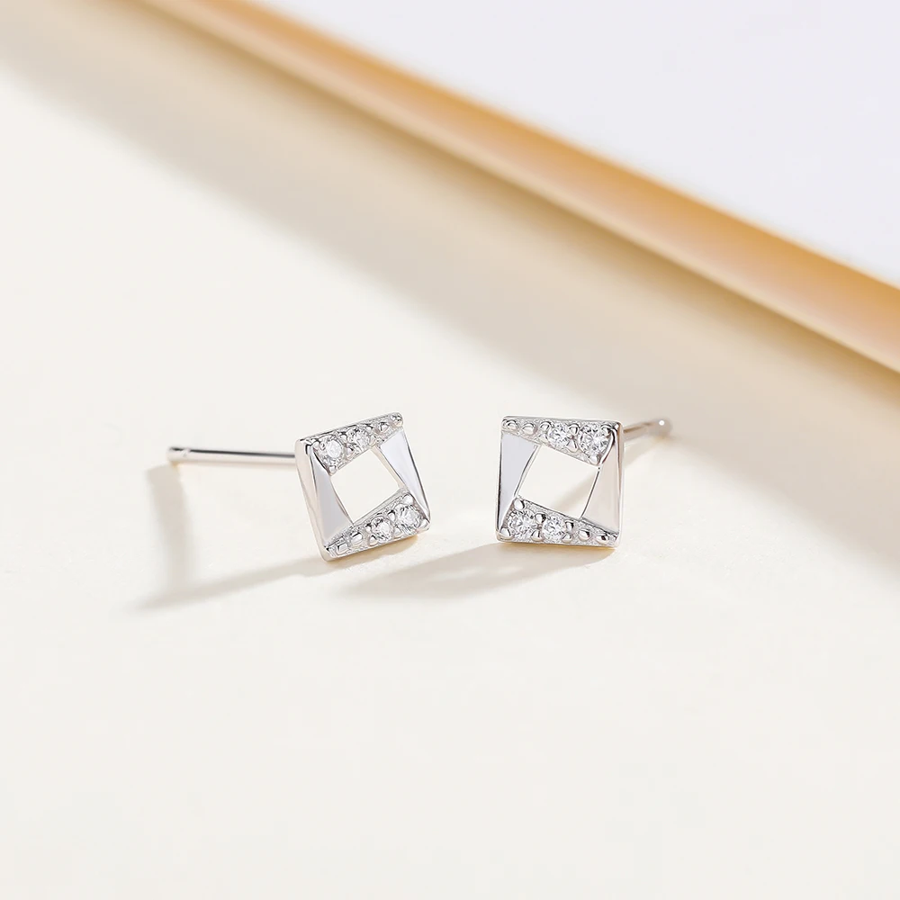 Minimalist 925 Sterling Silver Inlay Zircon Square Stud Earrings Classic Gold Plated Personality Earrings
Minimalist 925 Sterling Silver Inlay Zircon Square Stud Earrings Classic Gold Plated Personality Earrings