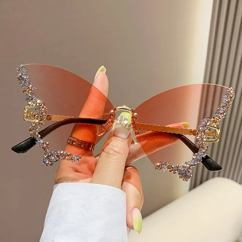 9933 New Rimless Rhinestone Butterfly 2024 Sun glasses With Diamonds Metal Fashion Butterfly Sunglasses Women
9933 New Rimless Rhinestone Butterfly 2024 Sun glasses With Diamonds Metal Fashion Butterfly Sunglasses Women