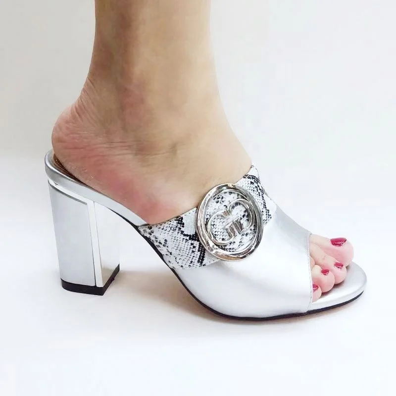 Silver Black Wholesale Fashion Slippers for Girls Ladies Pumps Top Quality OEM Customized Logo Woman Slippers Square Heels
Silver Black Wholesale Fashion Slippers for Girls Ladies Pumps Top Quality OEM Customized Logo Woman Slippers Square Heels