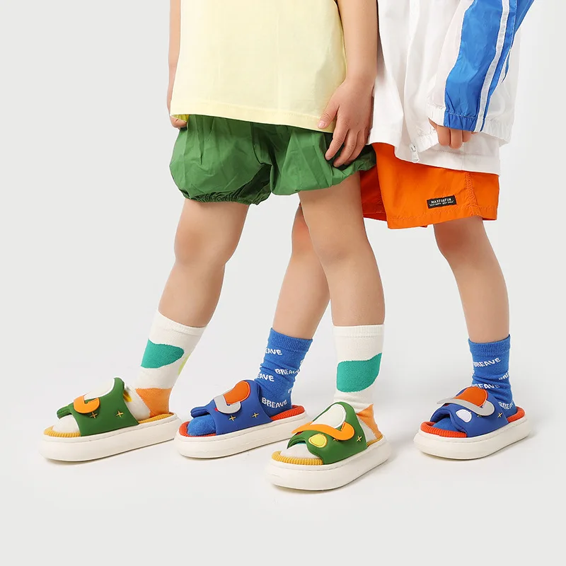2022 OEM quality kids cartoon slides wholesale EVA slippers soft garden shoes custom children summer beach clogs sandals
2022 OEM quality kids cartoon slides wholesale EVA slippers soft garden shoes custom children summer beach clogs sandals