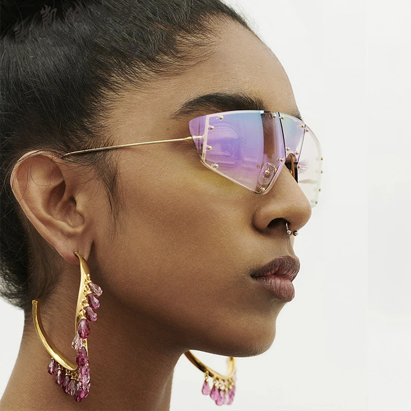 Vintage Sunglasses Women 2021 Cat Eye Rimless Sun Glasses Men Luxury Brand Designer Sunglasses Rivet One Piece Eyewear, Custom colors
Vintage Sunglasses Women 2021 Cat Eye Rimless Sun Glasses Men Luxury Brand Designer Sunglasses Rivet One Piece Eyewear, Custom colors