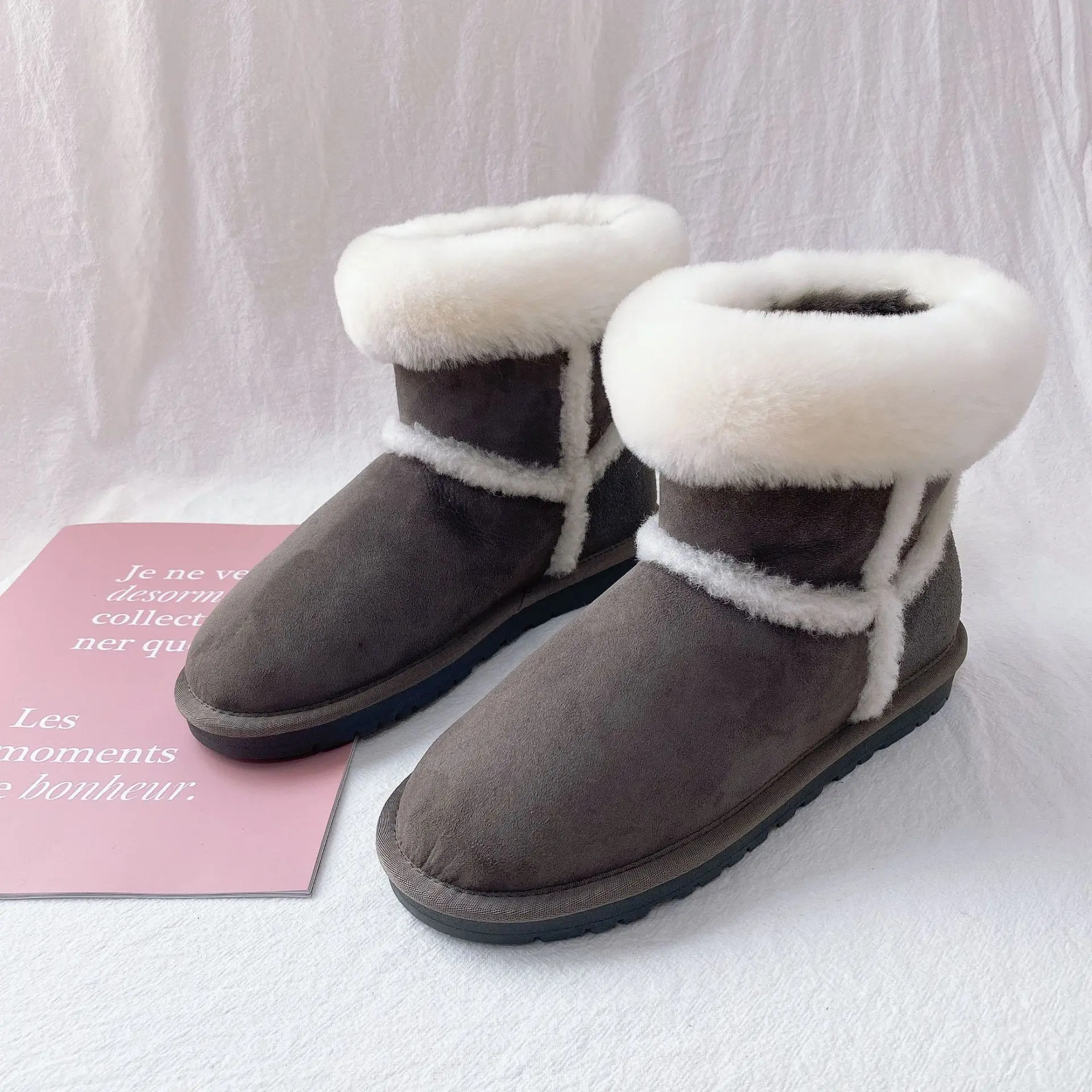 Girl's boots for winter customize your own logo 100% wool from Australia outdoor long fur leather snow boots
Girl's boots for winter customize your own logo 100% wool from Australia outdoor long fur leather snow boots