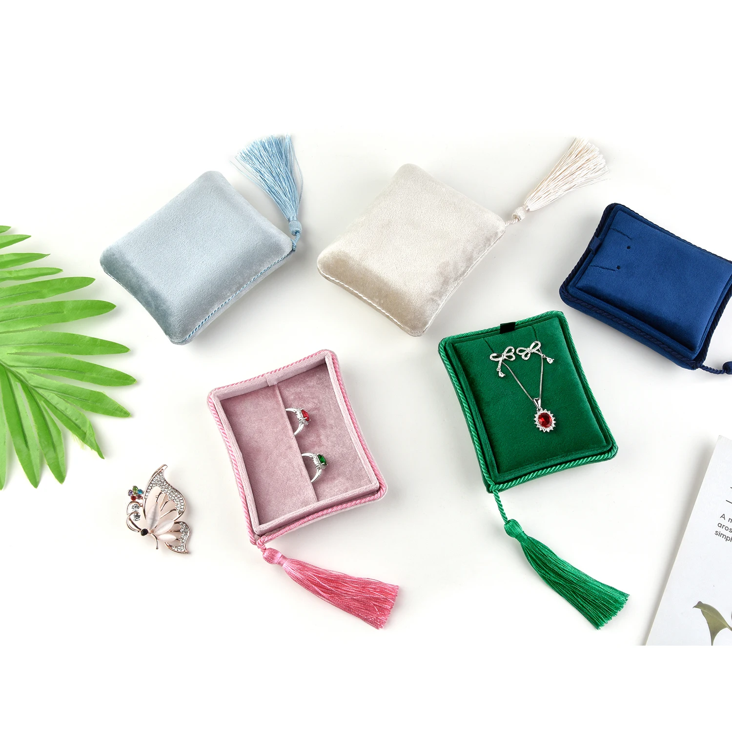 140colors wholesale Square Small velvet tassel Jewelry Travel Box Leather Organizer Ring Necklace Packaging gift box
140colors wholesale Square Small velvet tassel Jewelry Travel Box Leather Organizer Ring Necklace Packaging gift box
