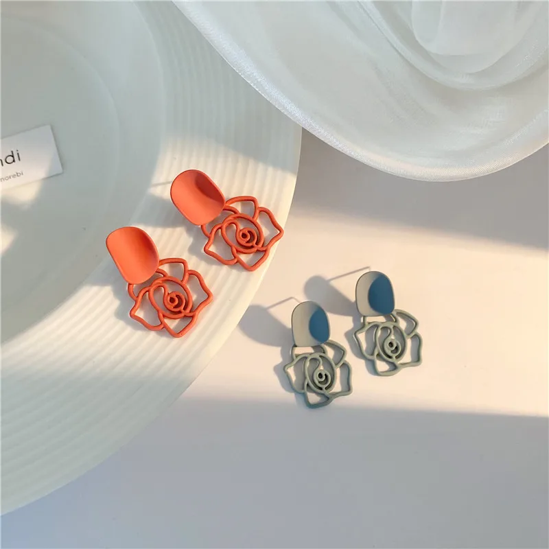 S925 silver needle small fresh earrings hollow color rose earrings 2021 new fashion French earrings women
S925 silver needle small fresh earrings hollow color rose earrings 2021 new fashion French earrings women