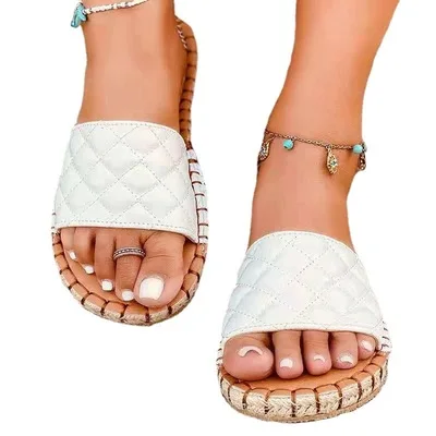 Quilted Faux Leather Vamp Espadrille Sandals 
Quilted Faux Leather Vamp Espadrille Sandals