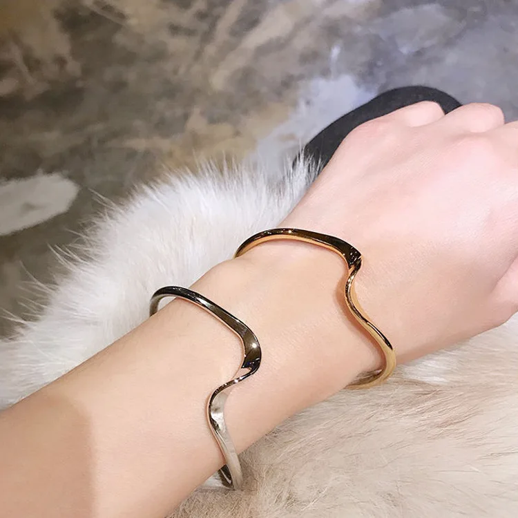 New designs wave gold jewelry open elegant gift minimalist copper women bangle bracelet, As pic
New designs wave gold jewelry open elegant gift minimalist copper women bangle bracelet, As pic