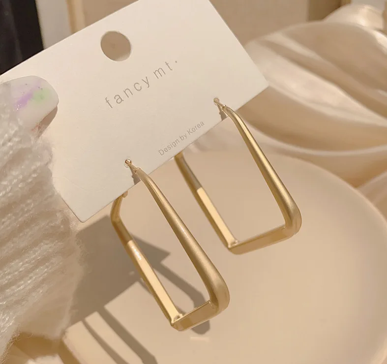 SHARON SH656 Fashionable and simple retro matte alloy geometric earrings with 925 silver needles
SHARON SH656 Fashionable and simple retro matte alloy geometric earrings with 925 silver needles
