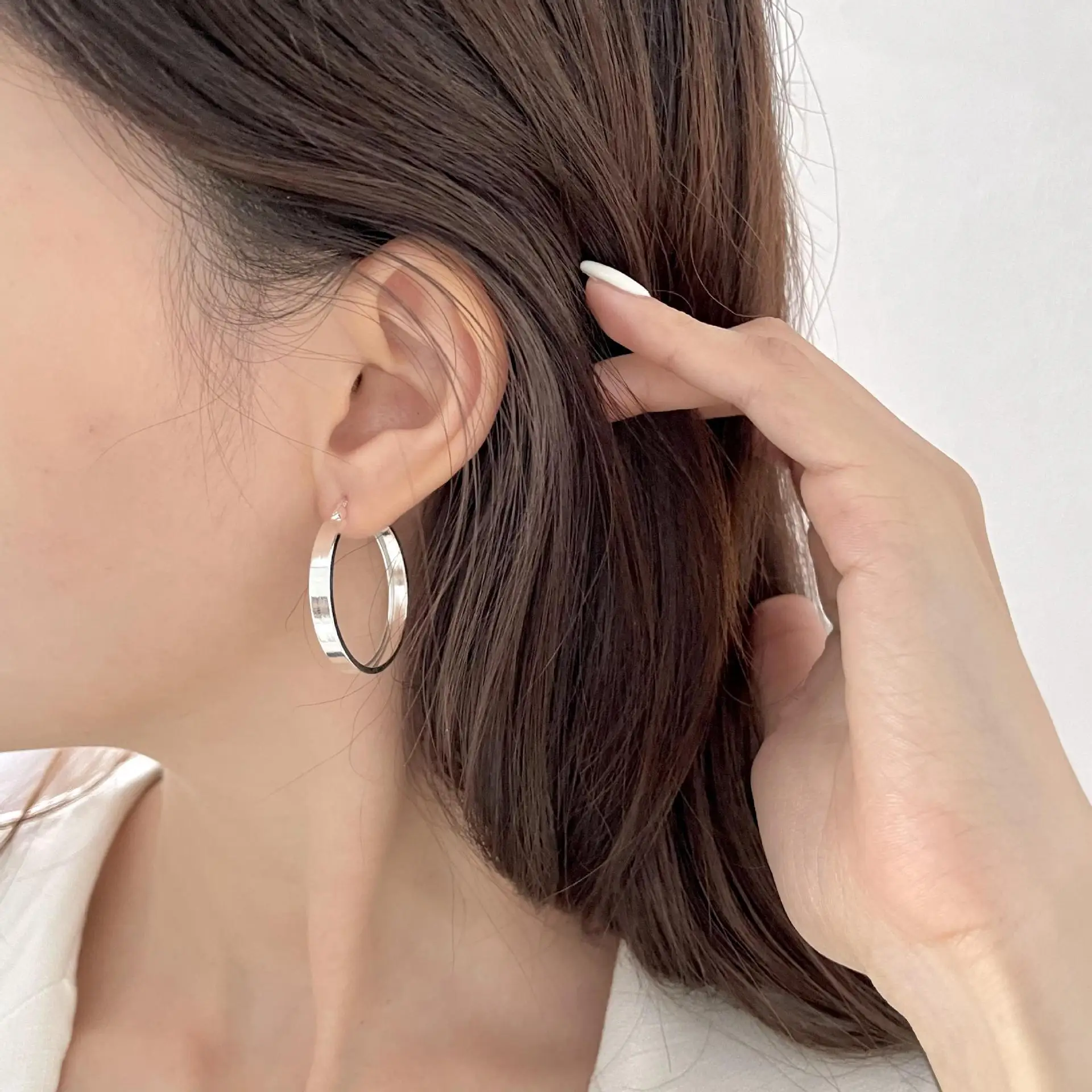 New Trendy Simple S925 Sterling Silver Round Vintage Plane Flat Smooth Circle Earrings Silver Circle Hoop Earrings
New Trendy Simple S925 Sterling Silver Round Vintage Plane Flat Smooth Circle Earrings Silver Circle Hoop Earrings