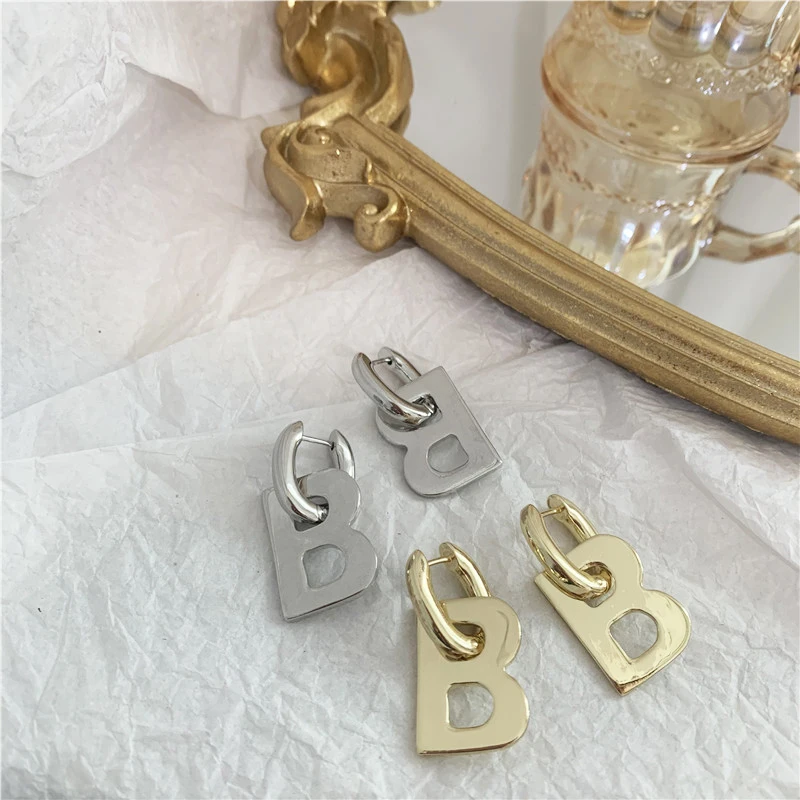 New Stylish Paris B Letter Pendant Earrings Retro High Sense Stud Earrings Geometric Punk Personality Metal Women 2020
New Stylish Paris B Letter Pendant Earrings Retro High Sense Stud Earrings Geometric Punk Personality Metal Women 2020