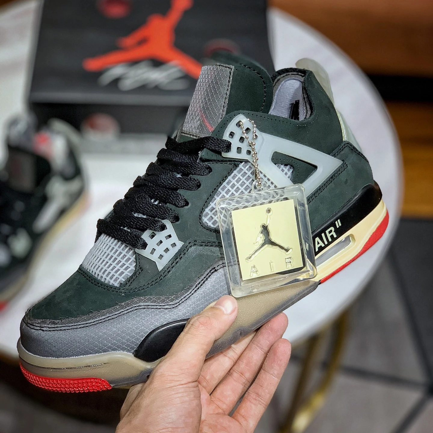 Black Friday Top Brand Men Basketball Shoes Off-White Air Jordan Retro Bred Shoes Men Nike
Black Friday Top Brand Men Basketball Shoes Off-White Air Jordan Retro Bred Shoes Men Nike