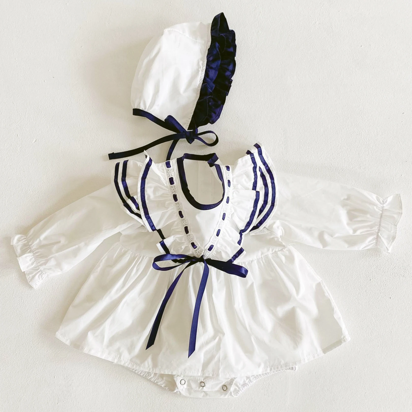 White Sweet Lovely Flutter Sleeve Newborn Lace-up White Dresses 12 To 18 Months Baby Girl Dresses Party With Hat
White Sweet Lovely Flutter Sleeve Newborn Lace-up White Dresses 12 To 18 Months Baby Girl Dresses Party With Hat