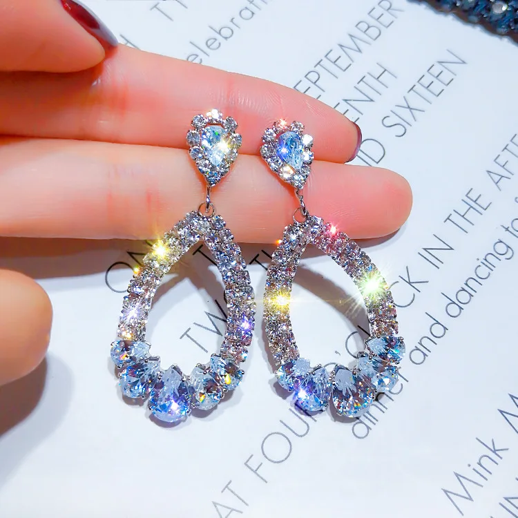 2020 wholesale Fashion earrings women jewelry crystal stone earrings drop water, Sliver/gold
2020 wholesale Fashion earrings women jewelry crystal stone earrings drop water, Sliver/gold