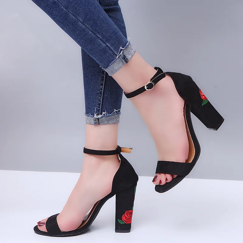Drop Shipping Luxury Sandals Heel Shoes Floral Print Ladies Pumps Heels Heels Size 12 Women, 2 colors
Drop Shipping Luxury Sandals Heel Shoes Floral Print Ladies Pumps Heels Heels Size 12 Women, 2 colors