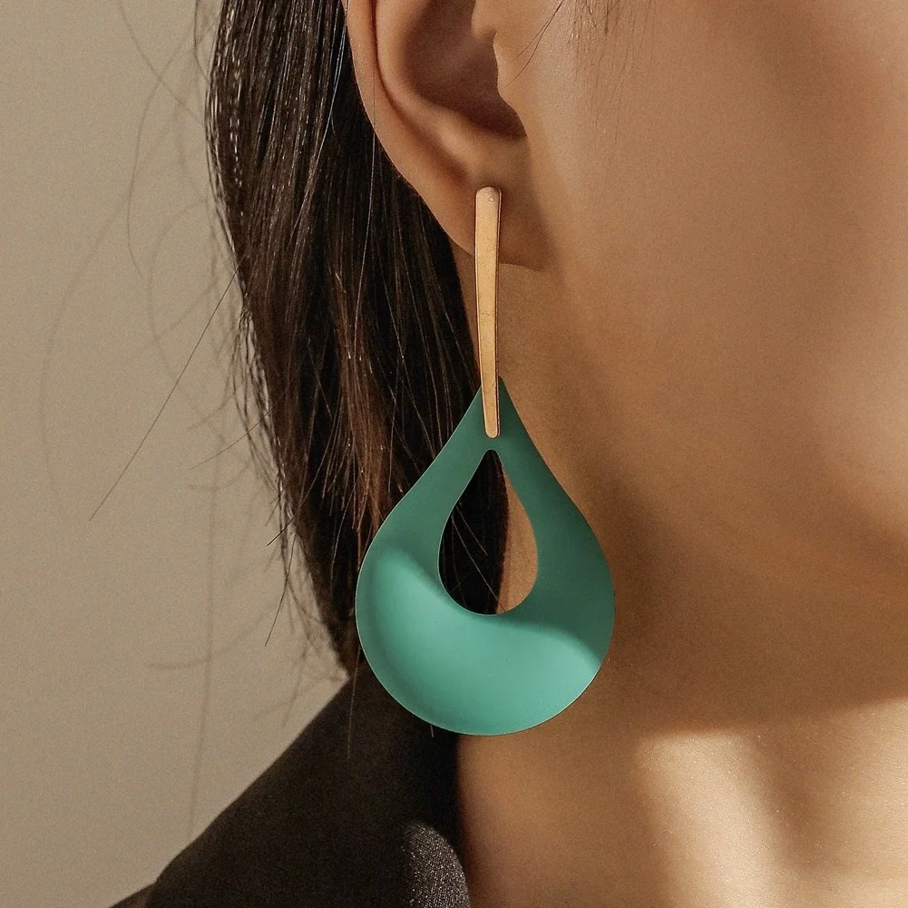 Fashion exaggerated large geometric metal paint drop hollow women hoop earrings, Picture shows
Fashion exaggerated large geometric metal paint drop hollow women hoop earrings, Picture shows