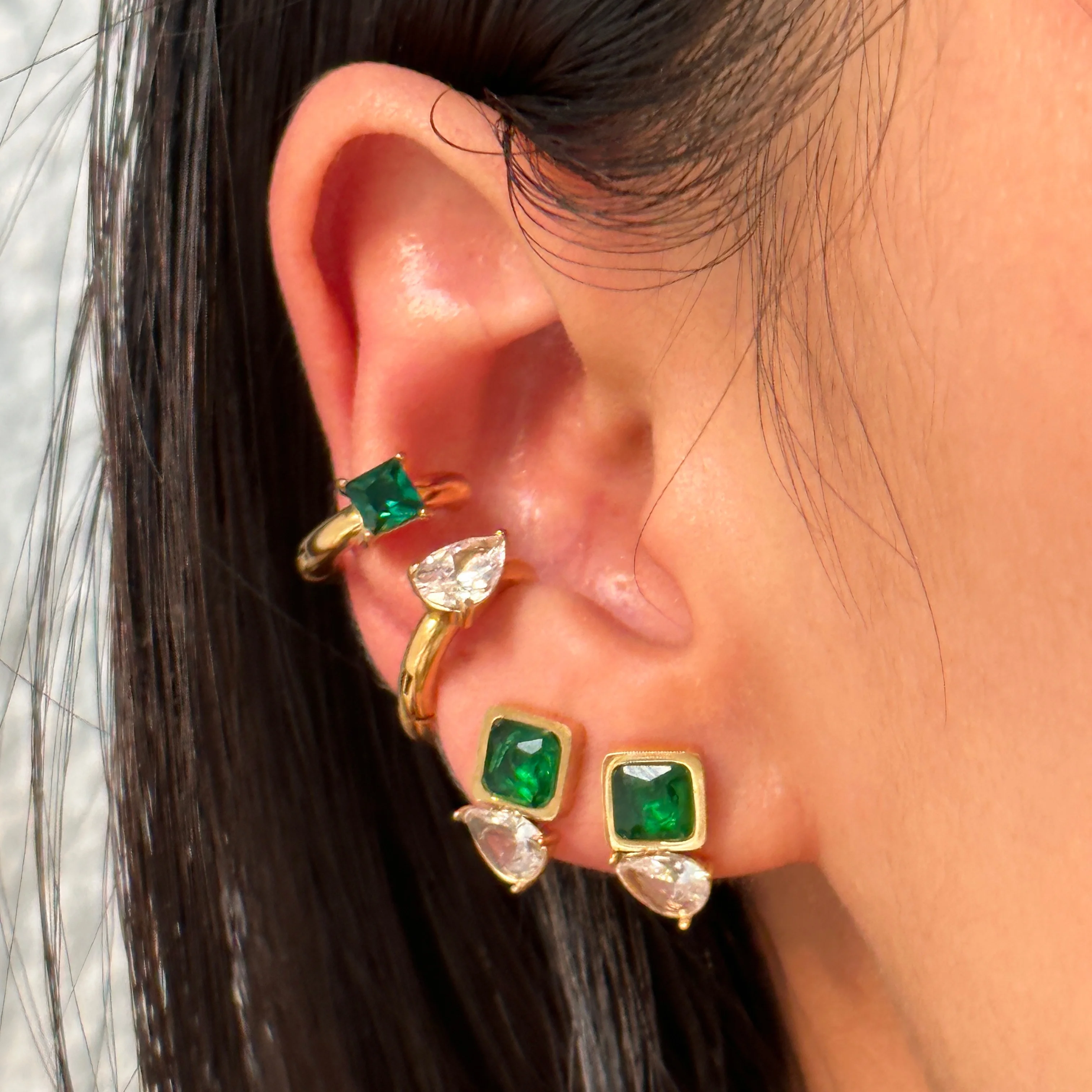 Dazan Autumn Winter 18k Gold Plated Unique Hypoallergenic Stainless Steel Lovely Elegant Green Zircon Ear Stud Drop Earrings
Dazan Autumn Winter 18k Gold Plated Unique Hypoallergenic Stainless Steel Lovely Elegant Green Zircon Ear Stud Drop Earrings