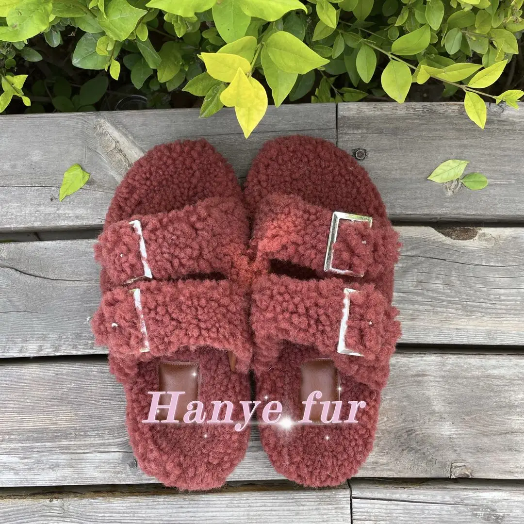 Manufacturers hot sale special double buckle wool fur slippers, sheepskin shoes, soft and fluffy household warm leather slippers, Customized color
Manufacturers hot sale special double buckle wool fur slippers, sheepskin shoes, soft and fluffy household warm leather slippers, Customized color