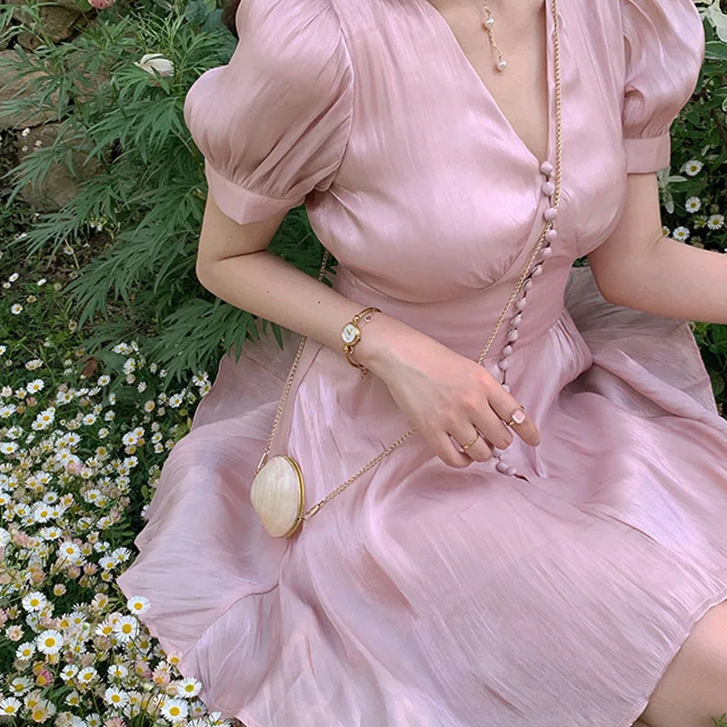 Vintage skirt V-neck short-sleeved girls silk satin dress 2019 new summer skirt 
Vintage skirt V-neck short-sleeved girls silk satin dress 2019 new summer skirt